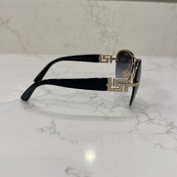 Versace - Picture 4 of 4